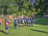 Laatste training S.K.N.W.K. JO8-1 (partijtje tegen de ouders) van maandag 2 juni 2025 (108/123)
